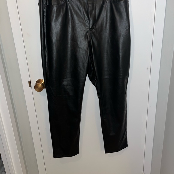 Old Navy Woman’s O.G.  High Ride Straight pleather Pant. Secret Smooth Pockets. - Picture 6 of 6